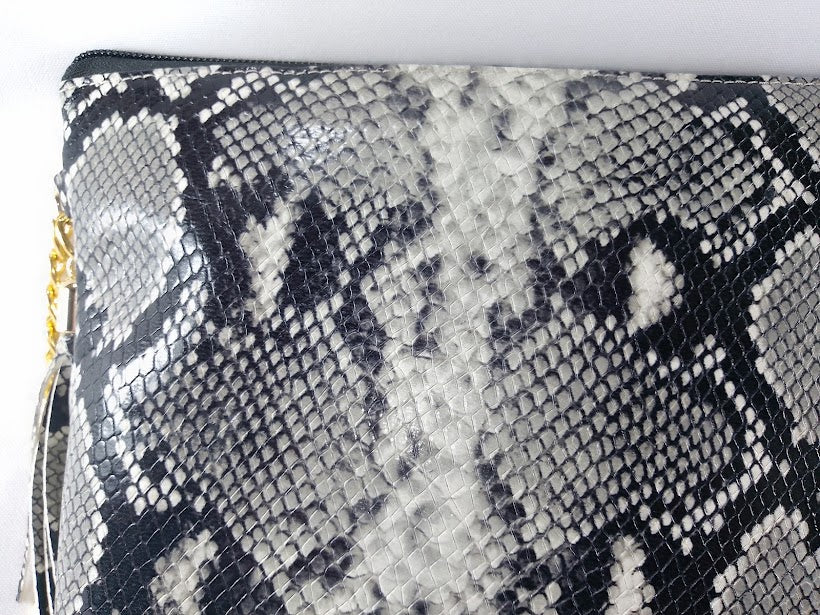 Bolso de colgar color negro/gris/blanco marca Piel Guerrero
