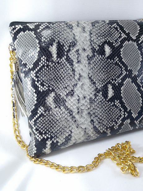 Bolso de colgar color negro/gris/blanco marca Piel Guerrero