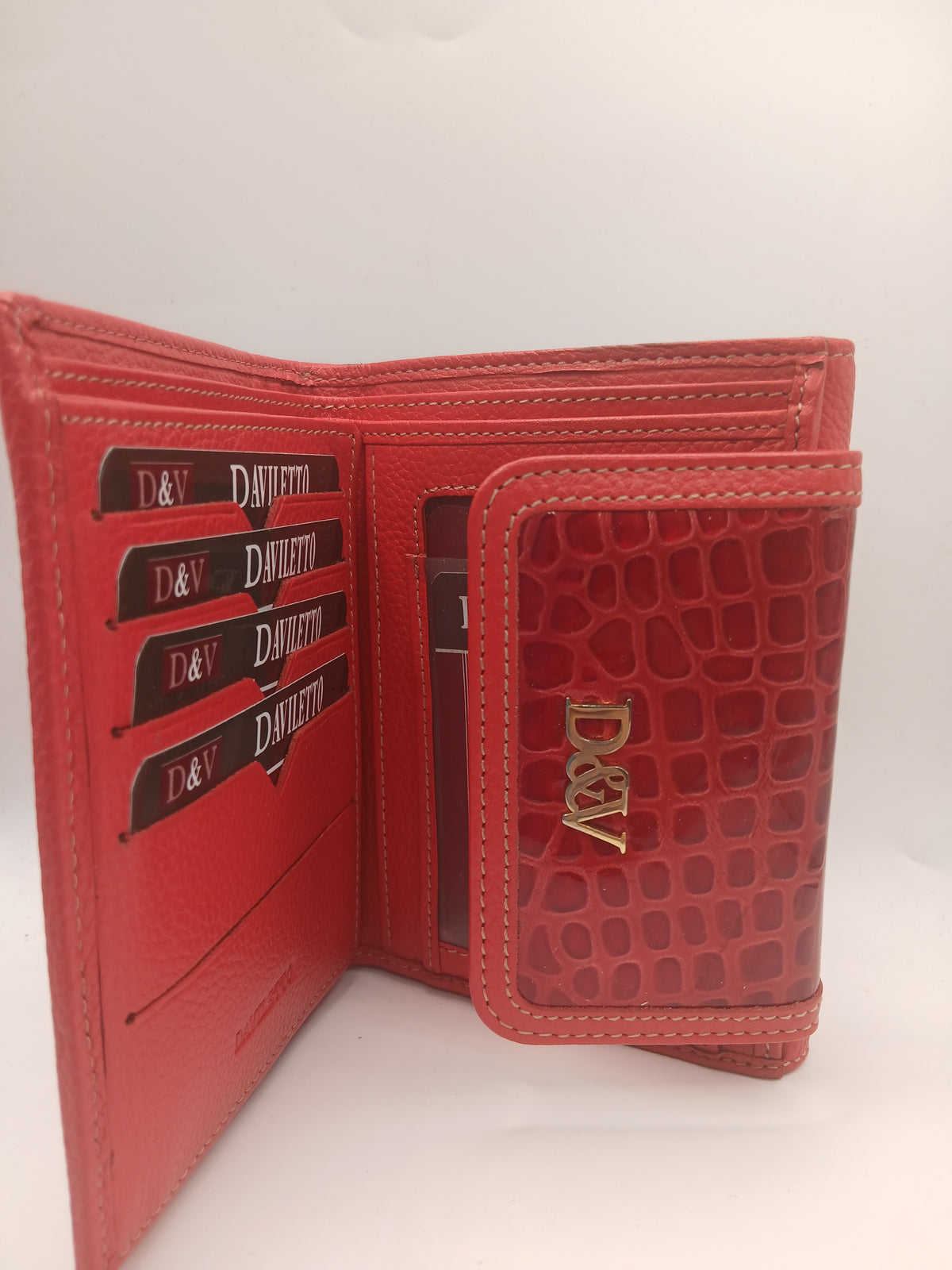Billeteras de piel color rojo marca Daviletto