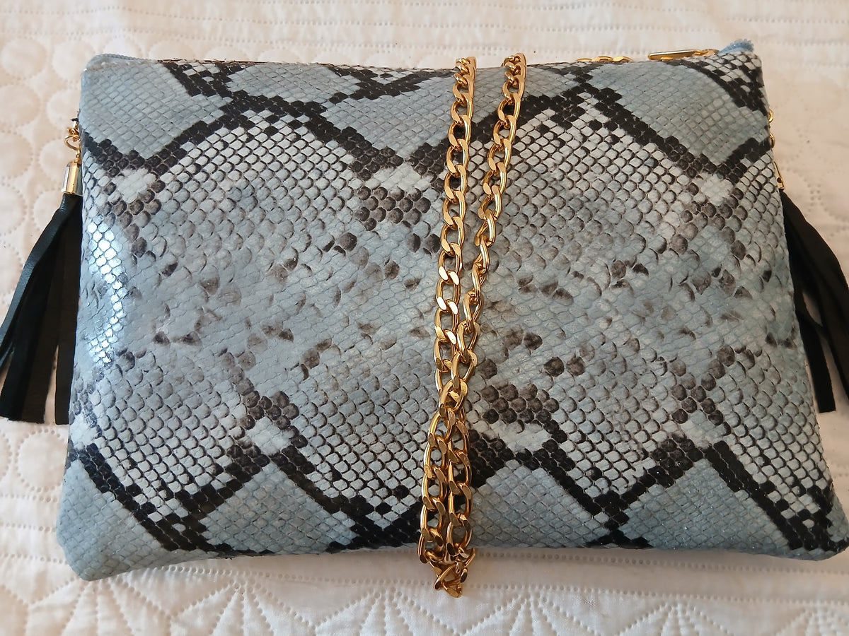 Bolso de colgar color Azul marca piel Guerrero