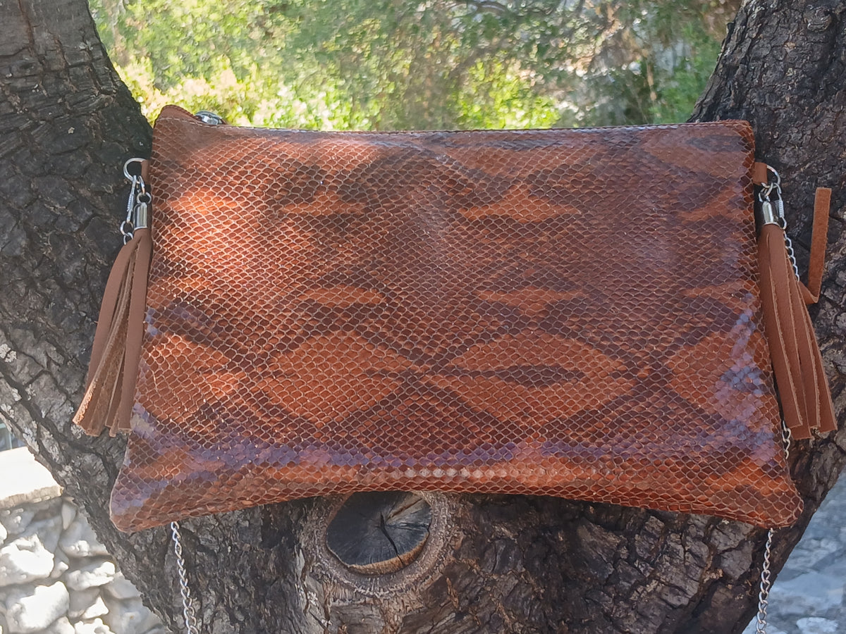 Bolso de piel color cuero marca Piel Guerrero