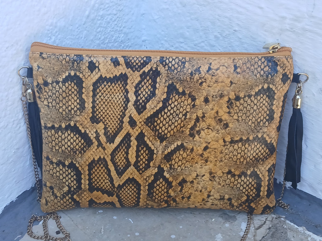 Bolso de cadena color mostaza marca Piel Guerrero