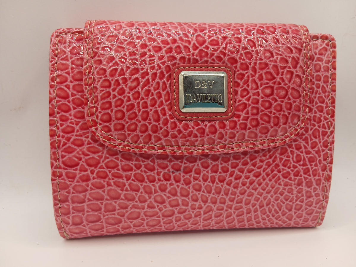 Billeteras de piel color salmon marca Daviletto
