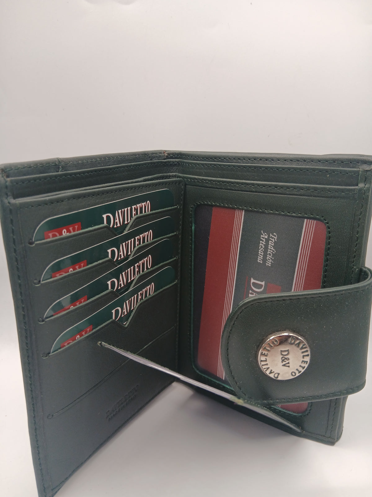 Billeteras de piel color verde marca Daviletto