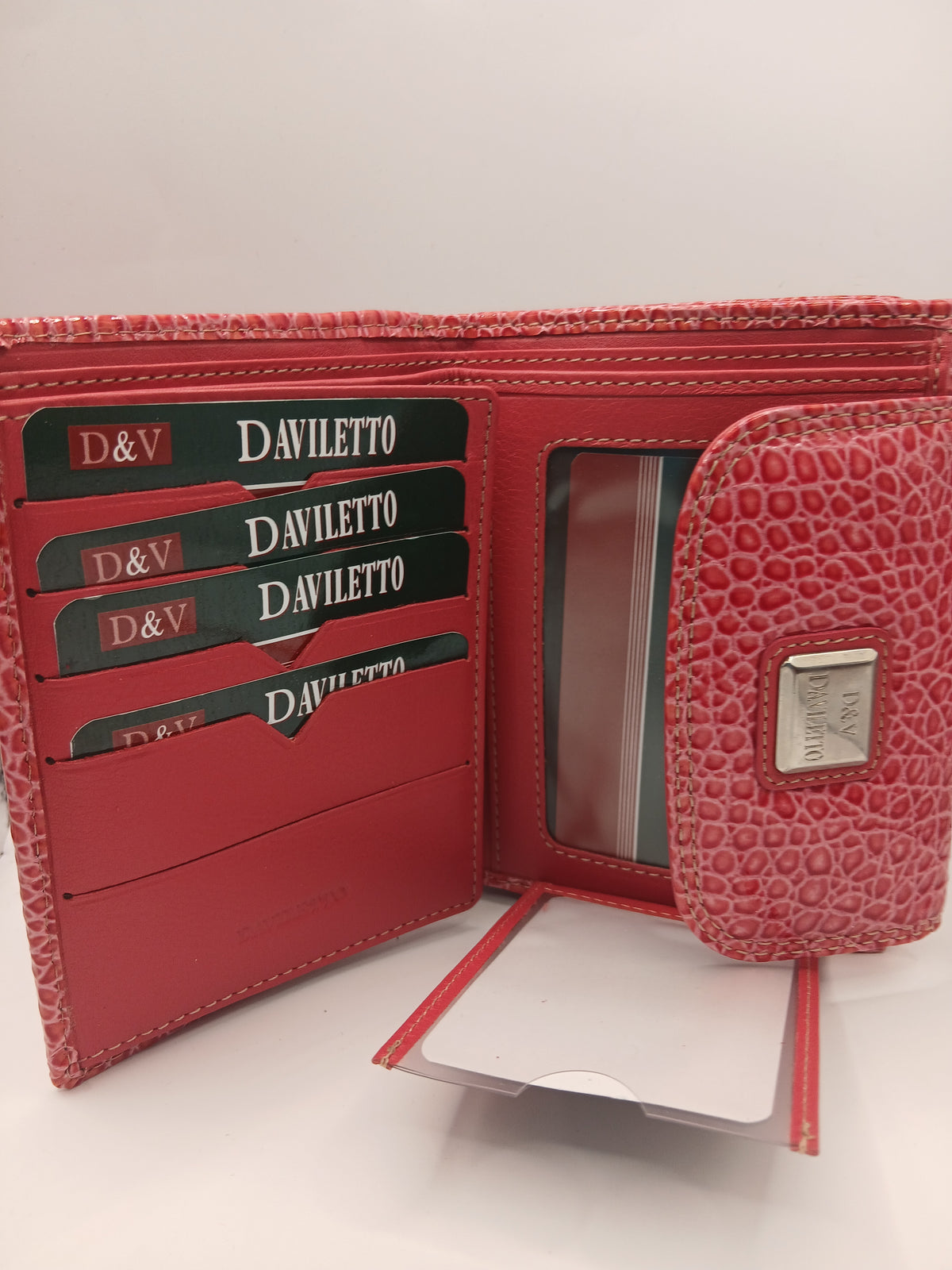Billeteras de piel color salmon marca Daviletto