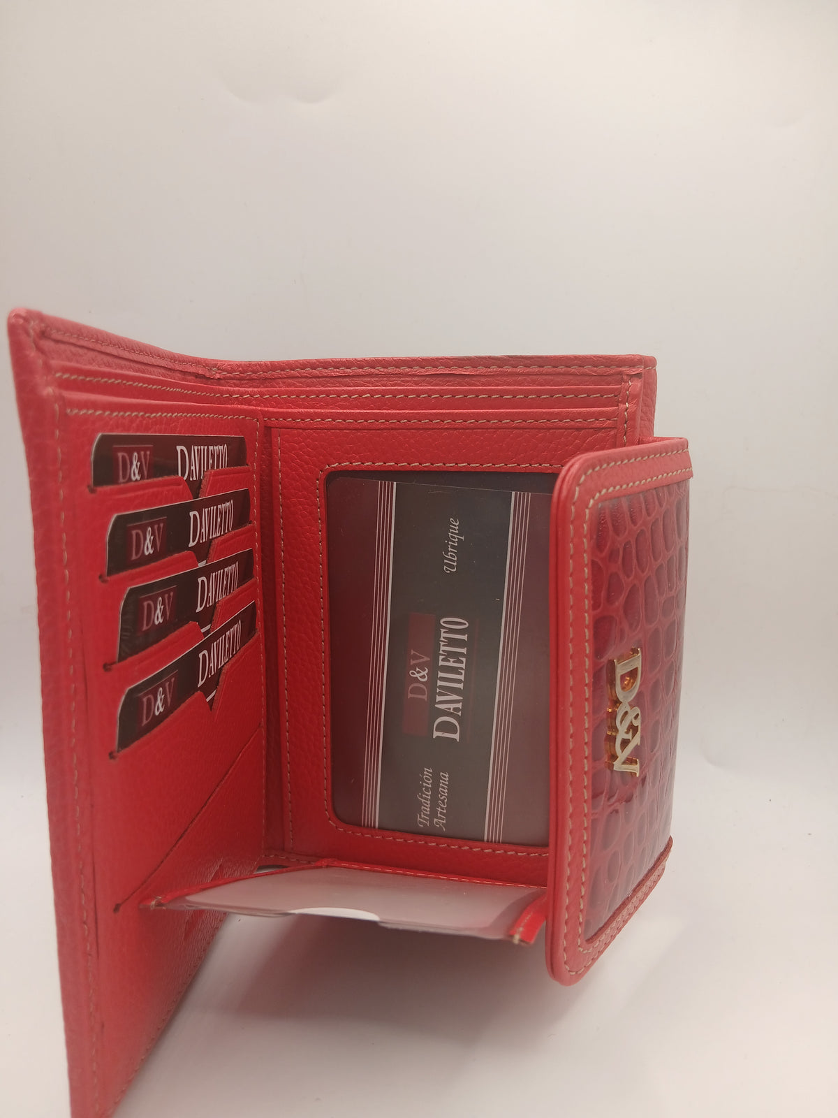 Billeteras de piel color rojo marca Daviletto