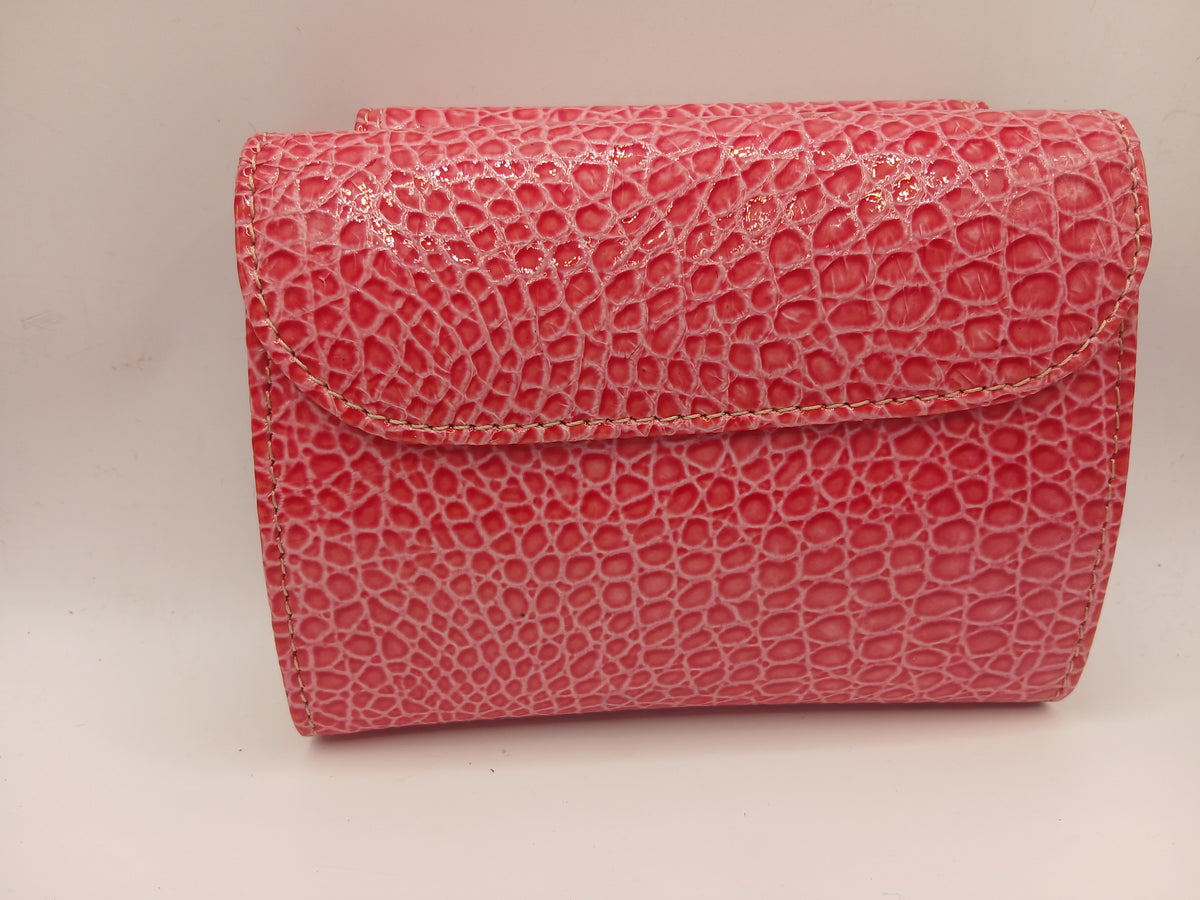 Billeteras de piel color salmon marca Daviletto