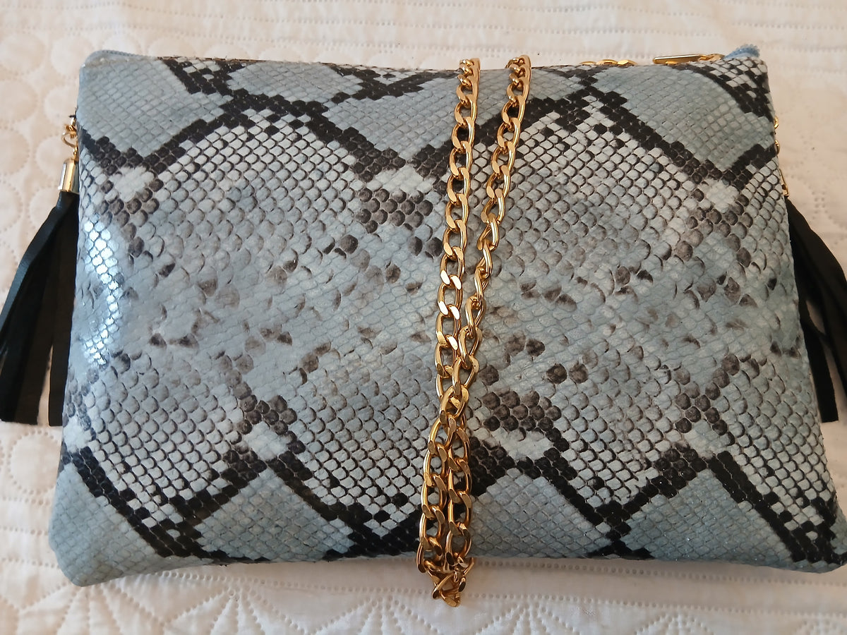 Bolso de colgar color Azul marca piel Guerrero