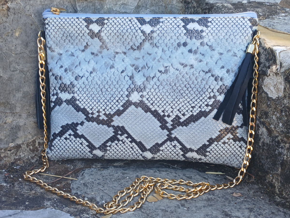 Bolso de colgar color Azul marca piel Guerrero